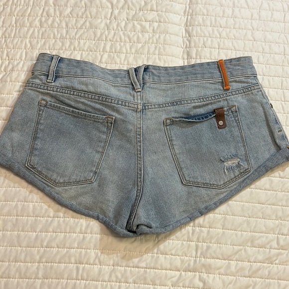 Roxy Ladies Button-fly Distressed / Ripped Jean Shorts EUC Size 28 - Picture 2 of 6